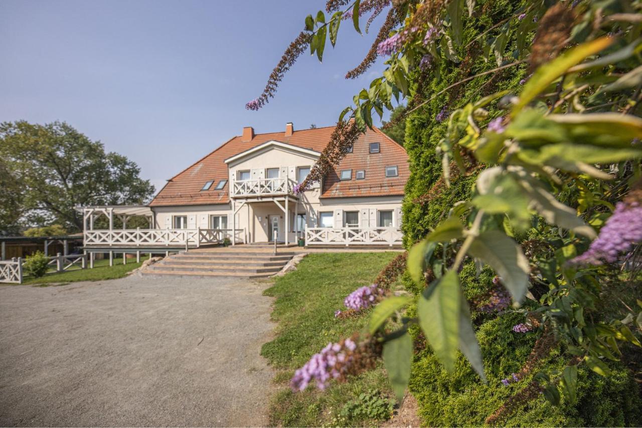 Apartamento Ruhig Und Idyllische Lage, Strandnah, Gratis Nutzung Vom Ahoi Erlebnisbad Und Sauna In Sellin - Gutshaus Silvitz Fewo 02 Bergen Auf Rugen Exterior foto