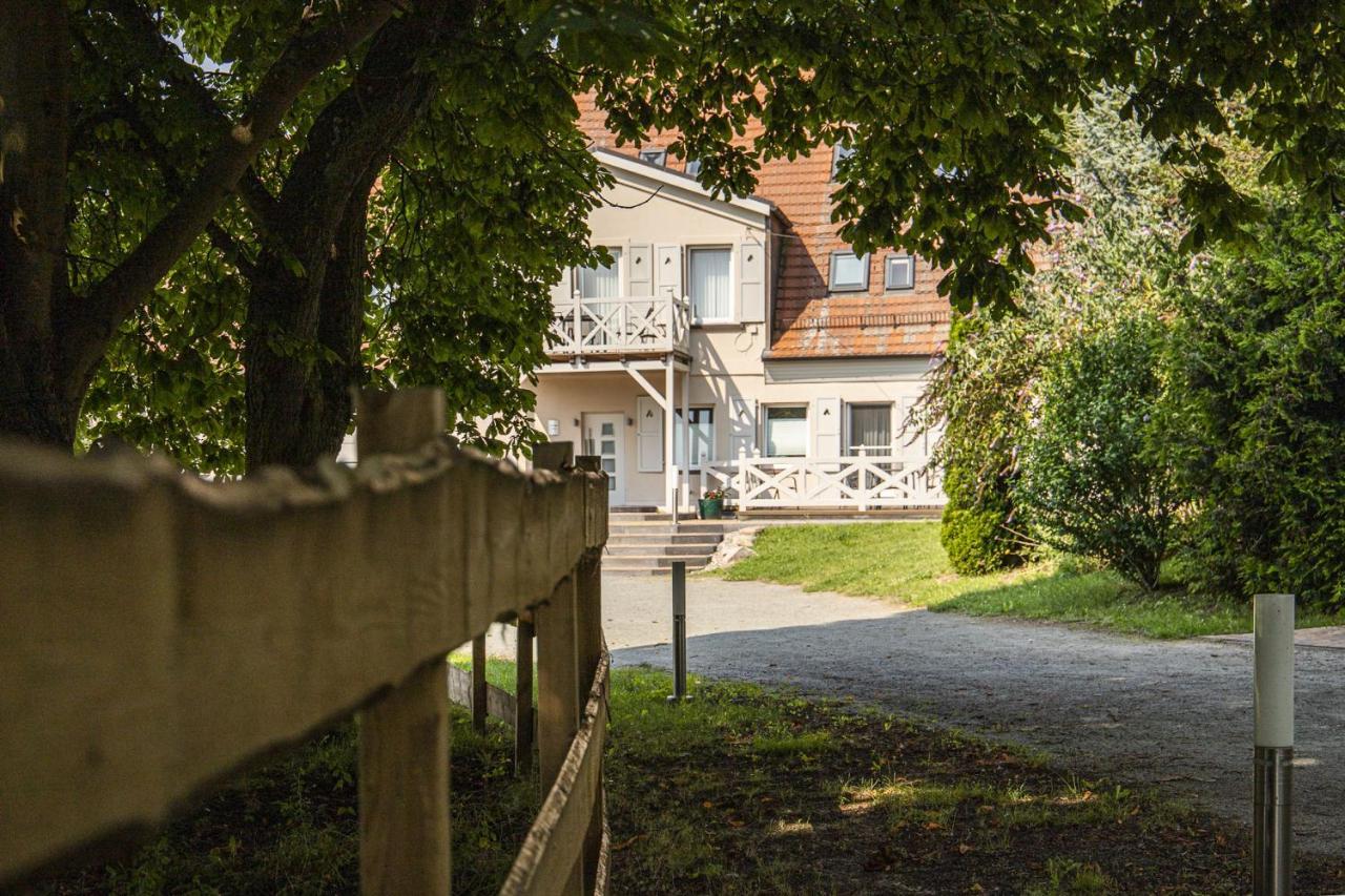 Apartamento Ruhig Und Idyllische Lage, Strandnah, Gratis Nutzung Vom Ahoi Erlebnisbad Und Sauna In Sellin - Gutshaus Silvitz Fewo 02 Bergen Auf Rugen Exterior foto